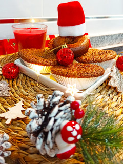 Una foto de Bizcochuelos navideños 🎄 de chocolate 🍫 y coco 🥥