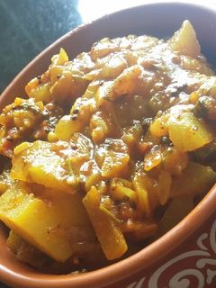 A picture of Dudhi batata bhaji(bottle gourd potato curry).