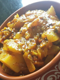 A picture of Dudhi batata bhaji(bottle gourd potato curry).