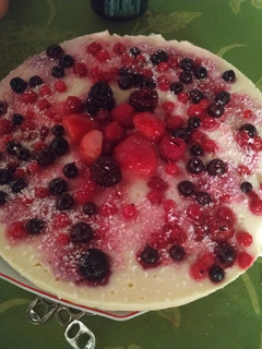 Una foto de Tarta de limón y frutos rojos
