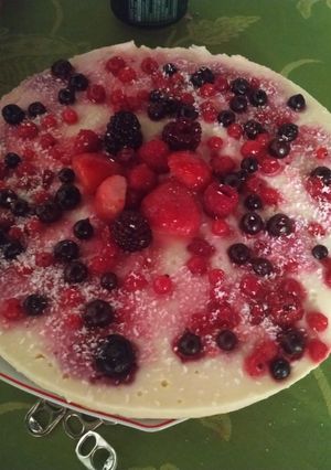 Una foto de Tarta de limón y frutos rojos