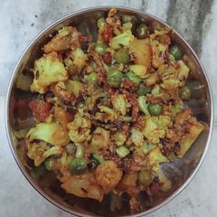A picture of Aloo gobhi.