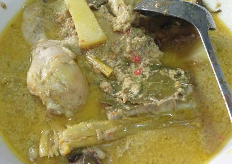 Gulai ayam kentang