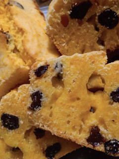 Una foto de Budín de mandarina y pasas sin TACC
