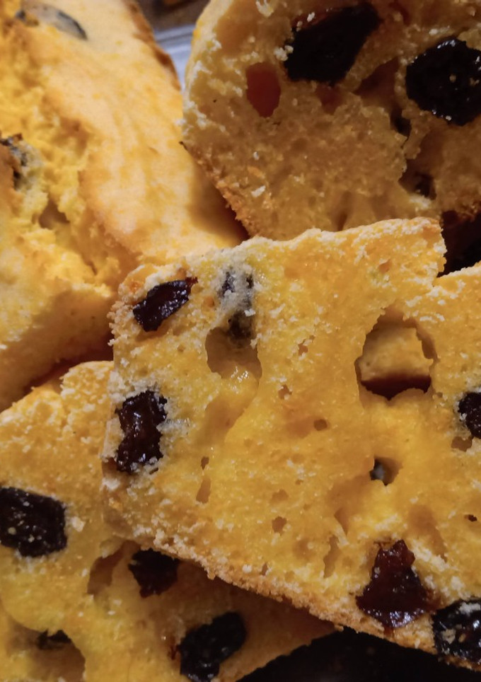 Una foto de Budín de mandarina y pasas sin TACC
