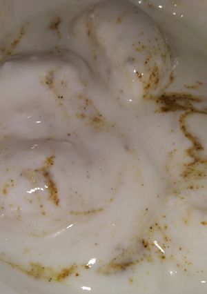 A picture of Dahi vadi.