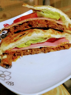 Una foto de Sándwich de Carne mechada