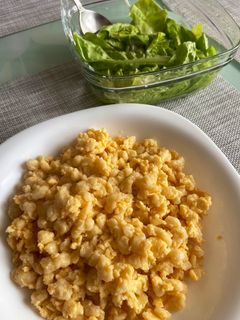 Tojásos nokedli ecetes salátával recept fotója