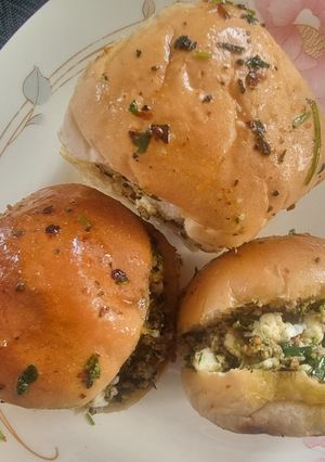 A picture of Thecha Paneer Buns (Jain).