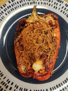 Una foto de Pimiento rojo relleno asado "freidora de aire"