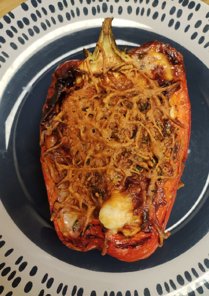 Una foto de Pimiento rojo relleno asado "freidora de aire"