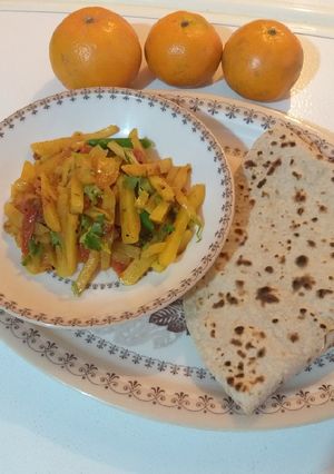 A picture of Aloo ki bhujya with roti.