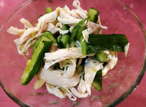(輕食餐)雞胸肉絲拌小黃瓜 的食譜成品照片