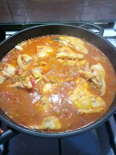 Una foto de Filetes de merluza con tomate