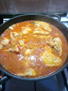 Una foto de Filetes de merluza con tomate