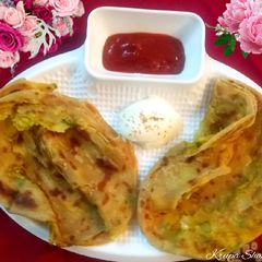 A picture of Paneer aalu chur chur paratha.