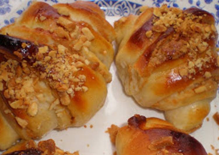 Bollitos de brioche rellenos de mantequilla de cacahuete