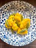Bocconcini di pollo allo zafferano con punte di asparagi