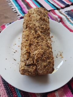 Una foto de Pan integral de masa madre con semillas