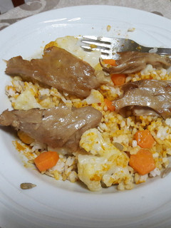 Una foto de Arroz con pollo vegano 🍚 🍗