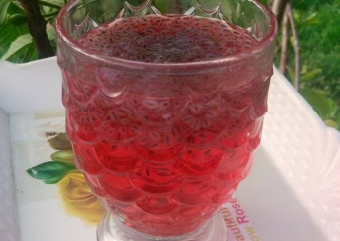 Laal sharbat with basil Recipe by Nimra Ch Cookpad