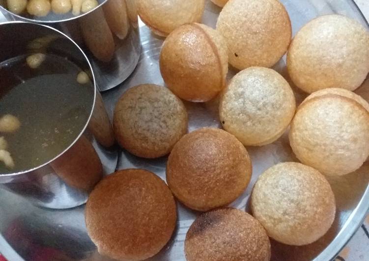 Golgappe with water