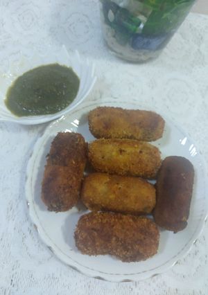 A picture of Chicken cheese rolls.
