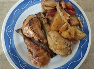 Foto principal de Muslos de Pollo con Aromas de Monte al Horno