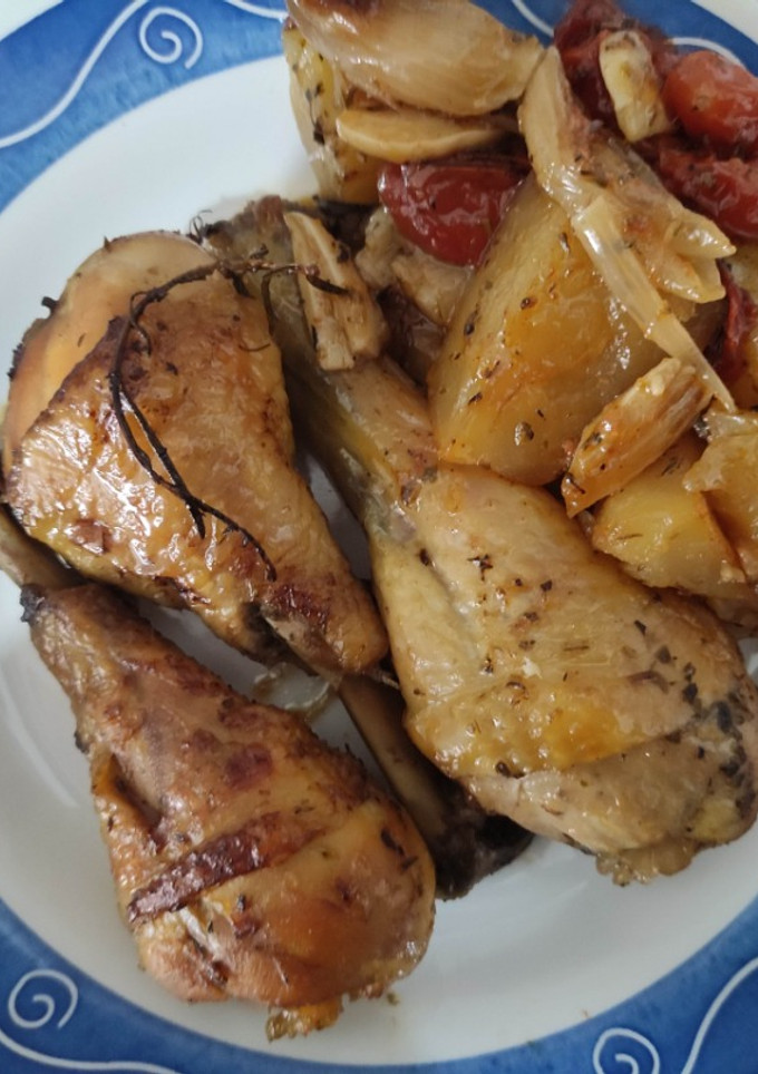 Una foto de Muslos de Pollo con Aromas de Monte al Horno