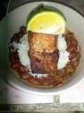 Arroz con poroto y filete de atún frito