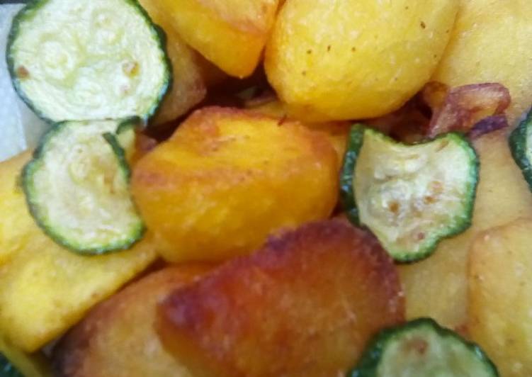 Fried potatoes cubes