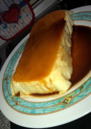 Una foto de Flan Royal limón