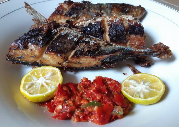 Resep Ikan Kembung Goreng Sambal Colek Oleh Heni Yahya Cookpad