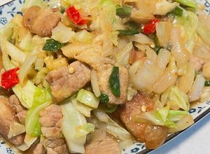 Miso Pork with Cabbage and Onions 味噌豬炒洋蔥高麗菜 的食譜成品照片