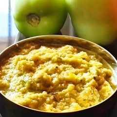 A picture of Green tomato chutney.