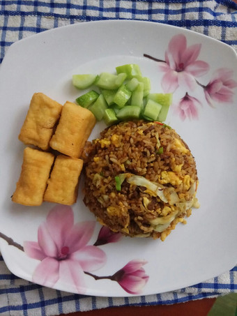 Cara Gampang Menyiapkan Nasi goreng daging bumbu kari Murah