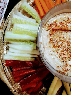 Una foto de Hummus con crudites