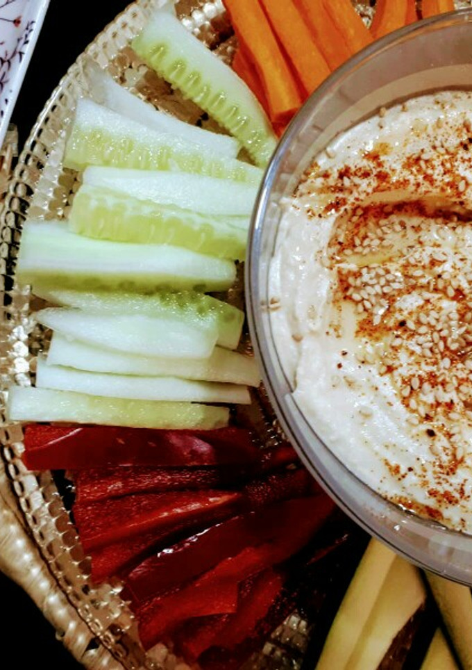Una foto de Hummus con crudites