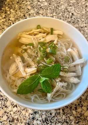 Hình của món Phở Ức Gà Cho Ngày Bận Rộn.