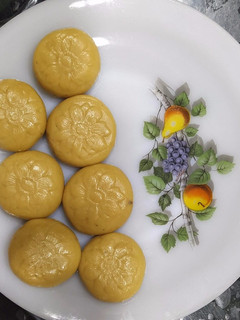 માવા ના પેંડા(mava na penda recipe in gujarati) રેસીપી મુખ્ય ફોટો