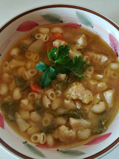 Una foto de Sopa de verduras y pasta