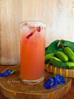 Foto resep Es sirup belimbing wuluh dengan bunga telang