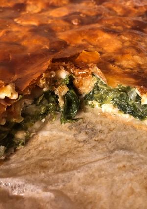 Una foto de Empanada de espinacas y queso con nueces