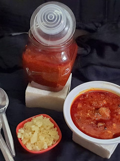 ગોળ કેરીનું અથાણું (Gol Keri Athanu Recipe In Gujarati) રેસીપી મુખ્ય ફોટો