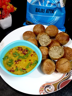 शाॅटकट मिक्स दाल और बाजरा बाटी (Shortcut Mix Dal aur Bajra Bati recipe in Hindi) रेसिपी मुख्य फोटो