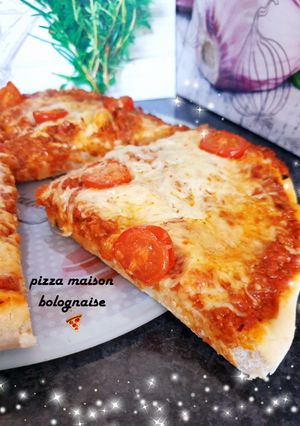 Une photo de Pizzas 🍕 bolognaise et flammekueche 😋 #monlivredecuisine