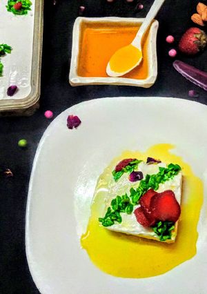 A picture of Layali lubnan/semolina labnese pudding.