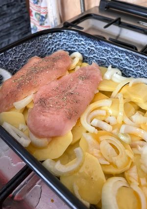 Sajtos, paradicsomos, gombás rakott csirke recept fotója