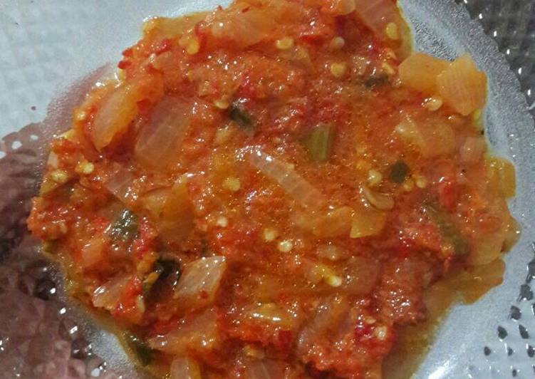  Resep  Sambal bawang  bombay  pedas asam  manis  oleh Sabatini 