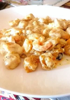 Una foto de Ñoquis de zapallo con salsa marinera a la Natita